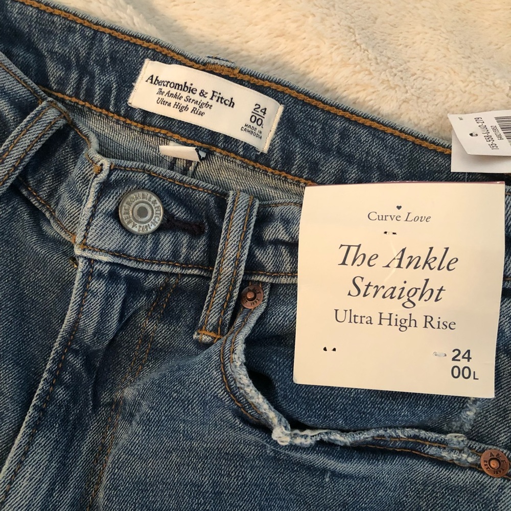 Abercrombie High Rise Curve Love Ankle Straight Jean in 24L